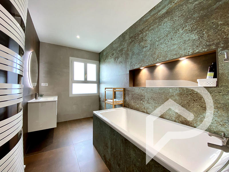 Maison - 205 m² - 8 pièces