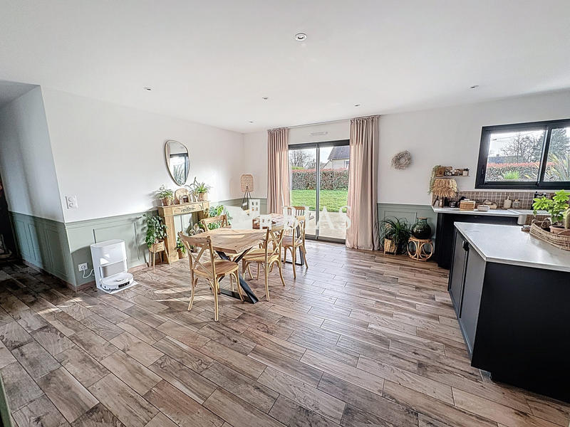 Maison - 104 m² - 4 pièces