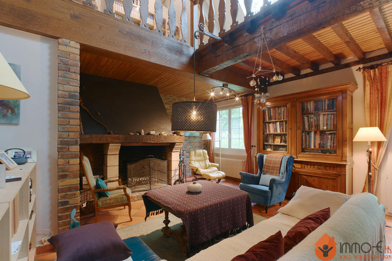 Maison - 270 m² - 10 pièces