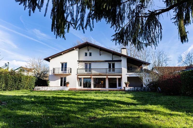 Maison - 341 m² - 12 pièces