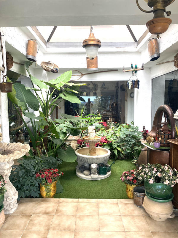 Propriété - 349 m² - 12 pièces