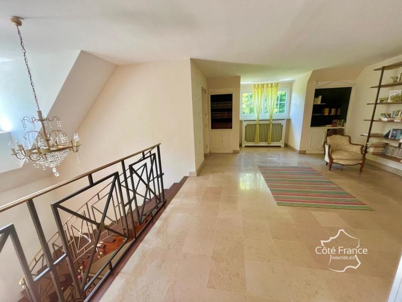 Propriété - 236 m² - 8 pièces