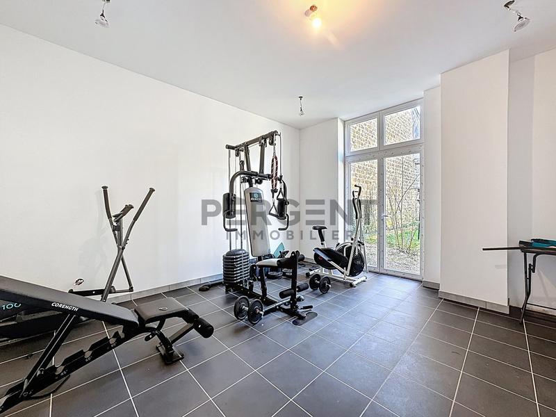 Maison - 211 m² - 10 pièces