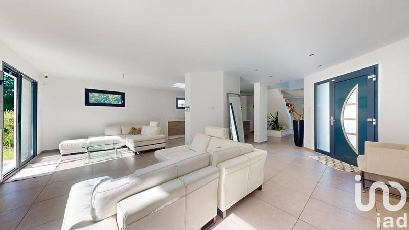 Maison - 201 m² - 8 pièces