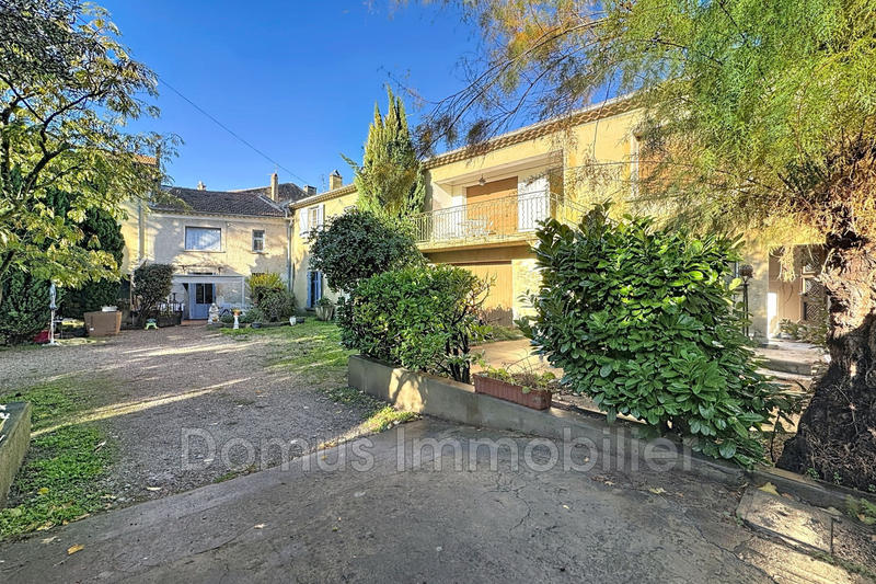 Maison - 323 m² - 16 pièces