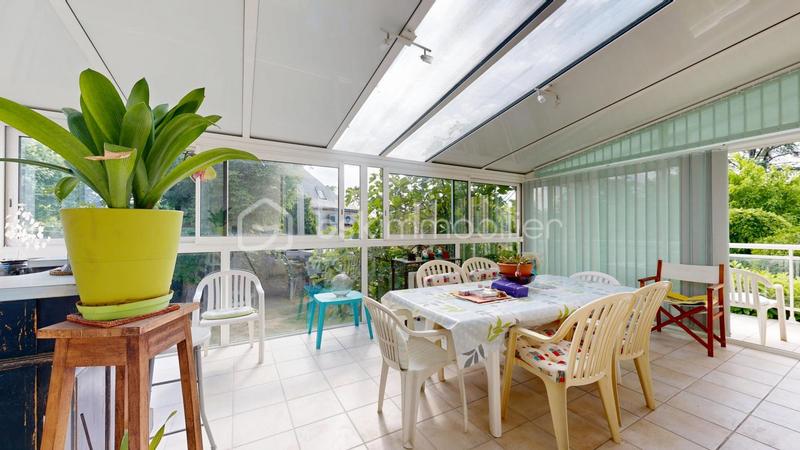 Maison - 241 m² - 8 pièces