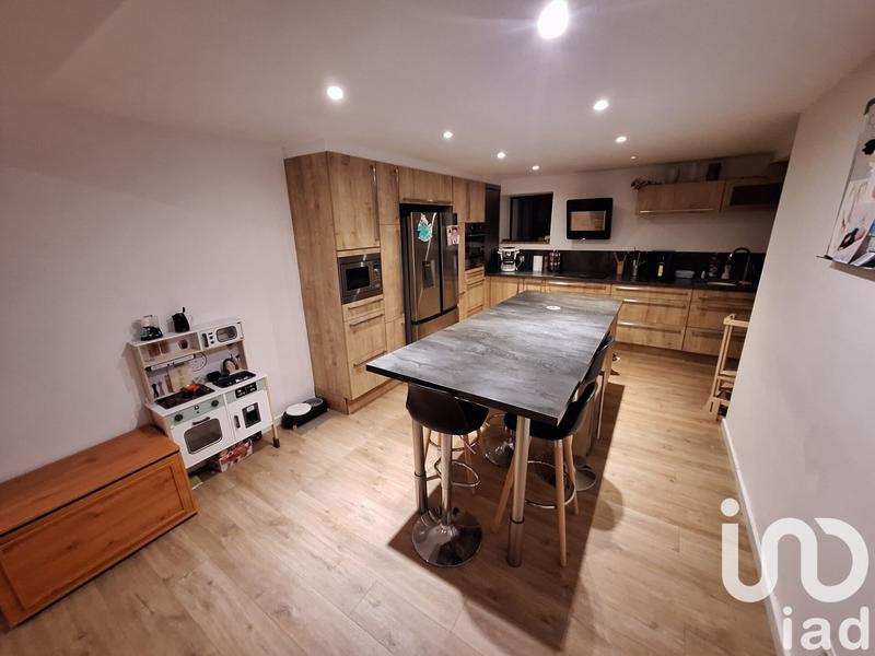 Maison - 183 m² - 8 pièces