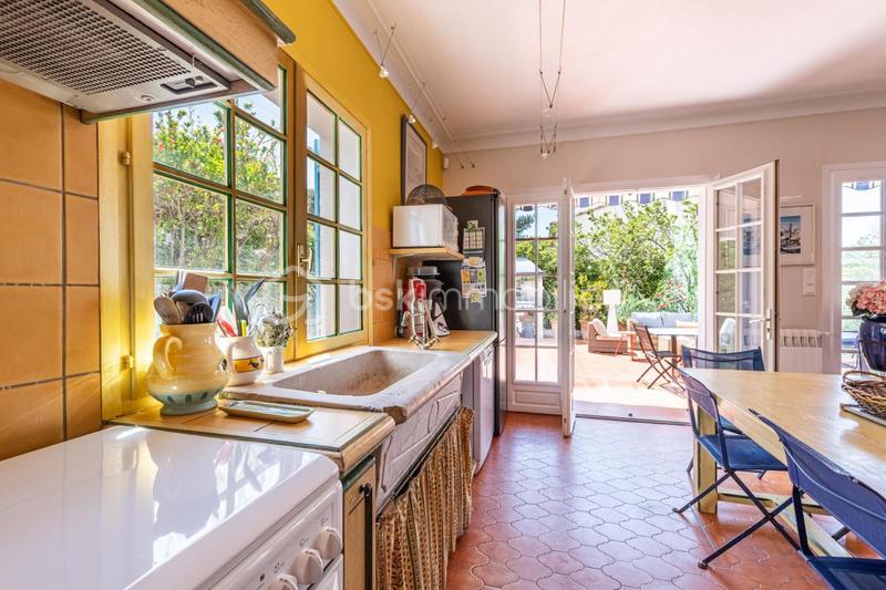 Maison - 259 m² - 9 pièces