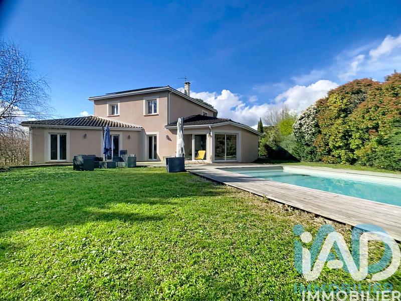 Maison - 224 m² - 7 pièces