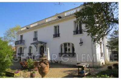 Maison - 400 m² - 12 pièces