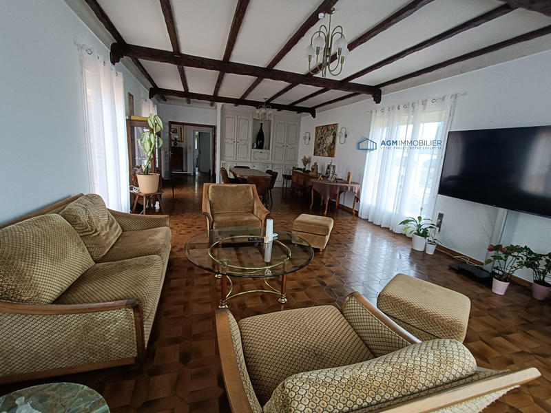 Propriété - 210 m² - 6 pièces