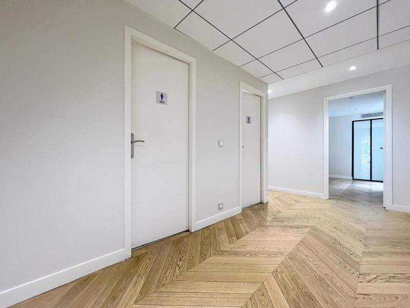 Bureau - 203 m² - 7 pièces