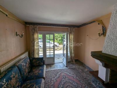 Maison traditionnelle - 250 m² - 11 pièces