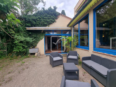 Propriété - 215 m² - 9 pièces