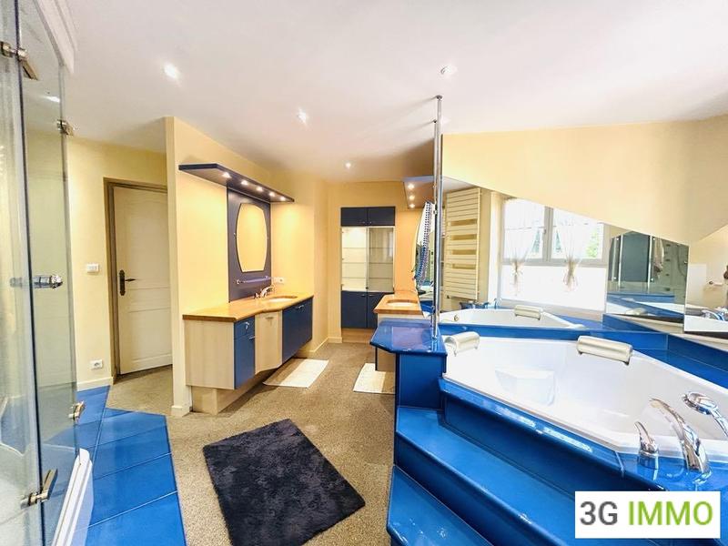 Demeure - 392 m² - 11 pièces