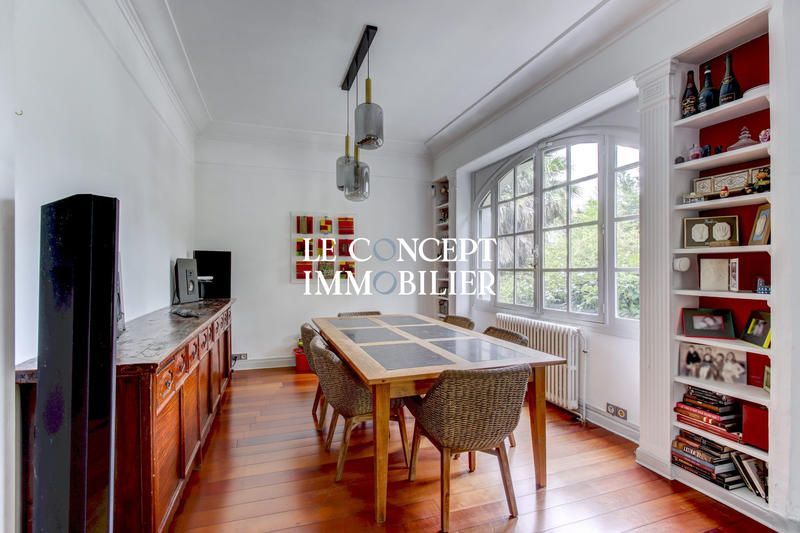 Maison - 303 m² - 10 pièces