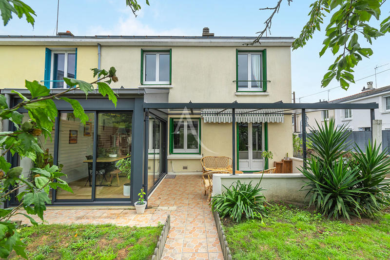 Maison - 90 m² - 4 pièces