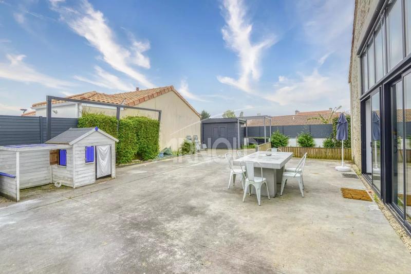 Maison - 220 m² - 9 pièces