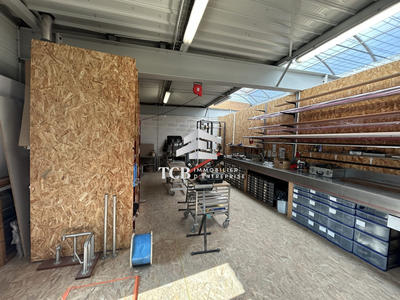 Local d'activités - 331 m²