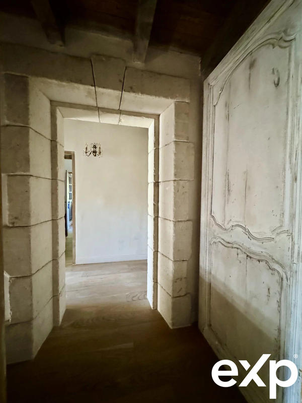 Maison traditionnelle - 252 m² - 7 pièces