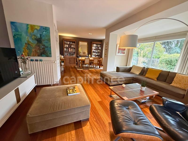 Maison - 195 m² - 9 pièces