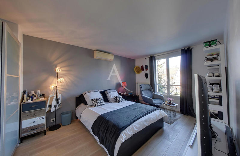 Maison - 215 m² - 8 pièces