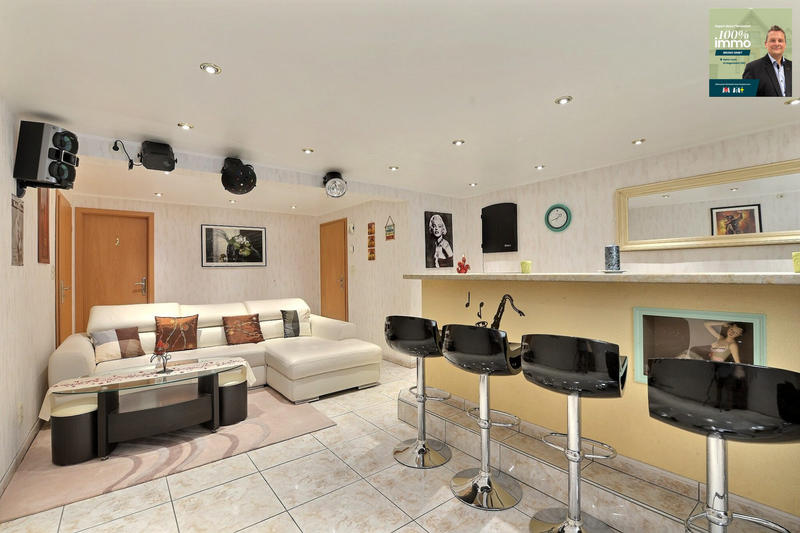 Maison - 232 m² - 7 pièces