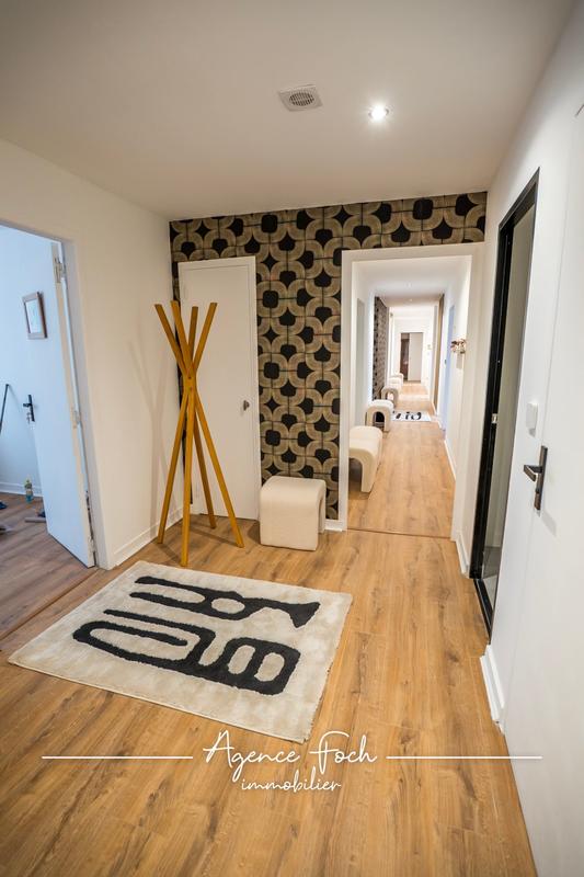 Appartement - 205 m² - 8 pièces