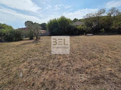 Terrain constructible - 1 525 m²