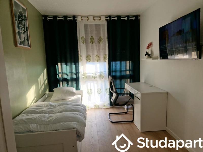 Chambre - 11 m² - 1 pièce