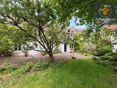 Maison - 280 m² - 11 pièces