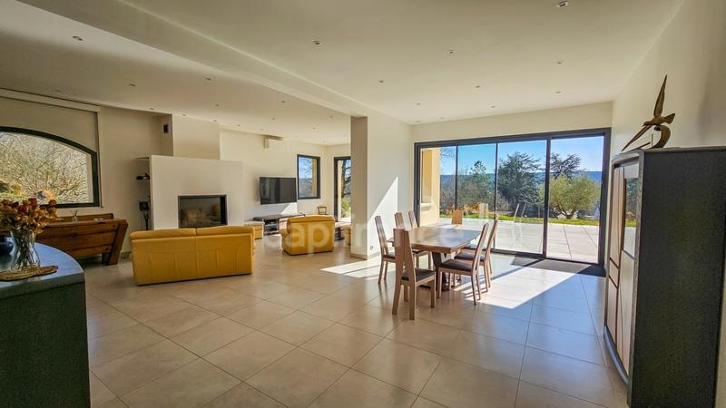 Demeure - 696 m² - 21 pièces