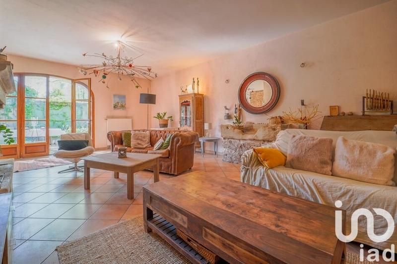 Maison - 242 m² - 7 pièces