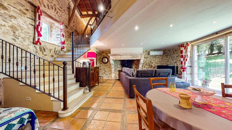 Demeure - 677 m² - 26 pièces