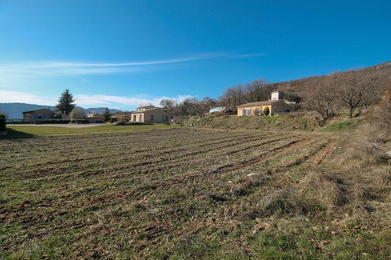Terrain constructible - 1 280 m²