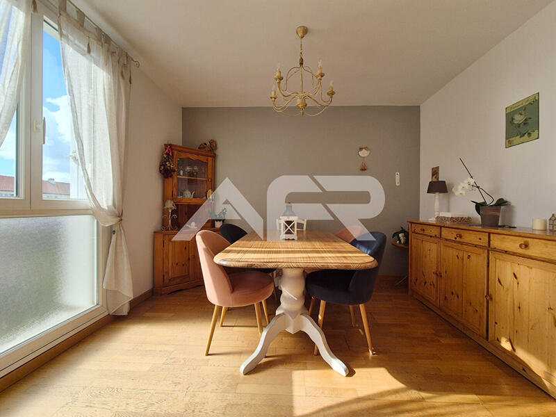 Appartement - 80 m² - 5 pièces