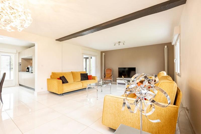 Maison - 232 m² - 8 pièces