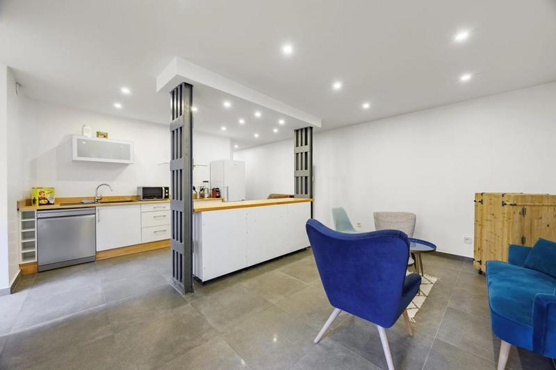 Appartement - 90 m² - 4 pièces