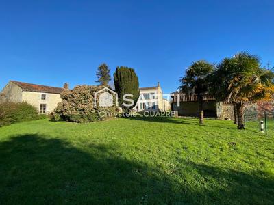 Maison - 285 m² - 8 pièces