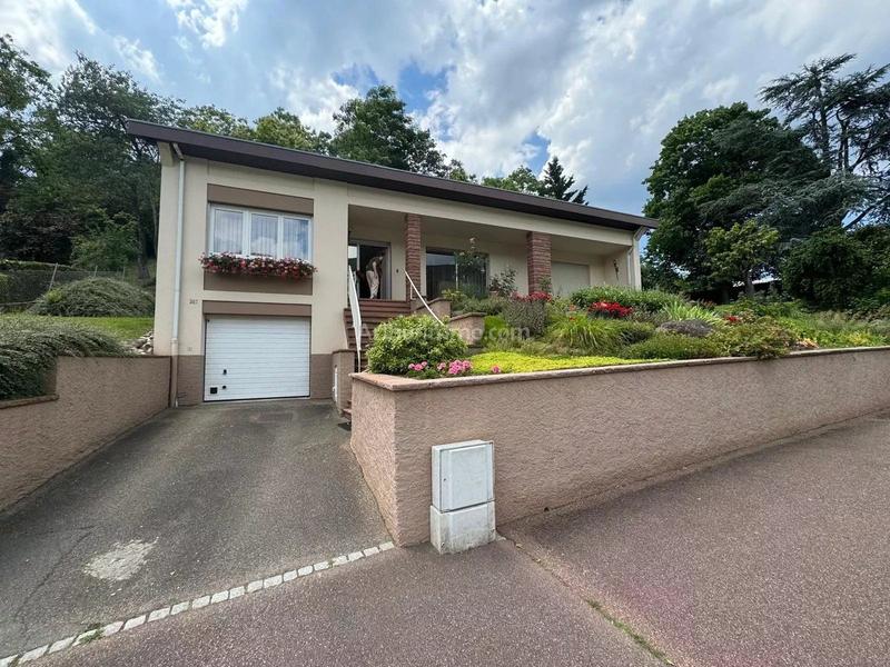 Maison - 234 m² - 8 pièces