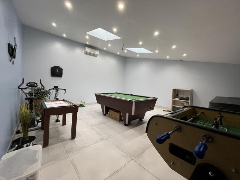 Maison - 180 m² - 5 pièces