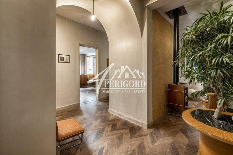 Maison - 288 m² - 8 pièces