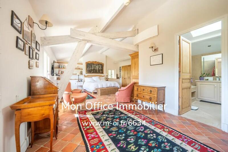 Demeure - 325 m² - 8 pièces