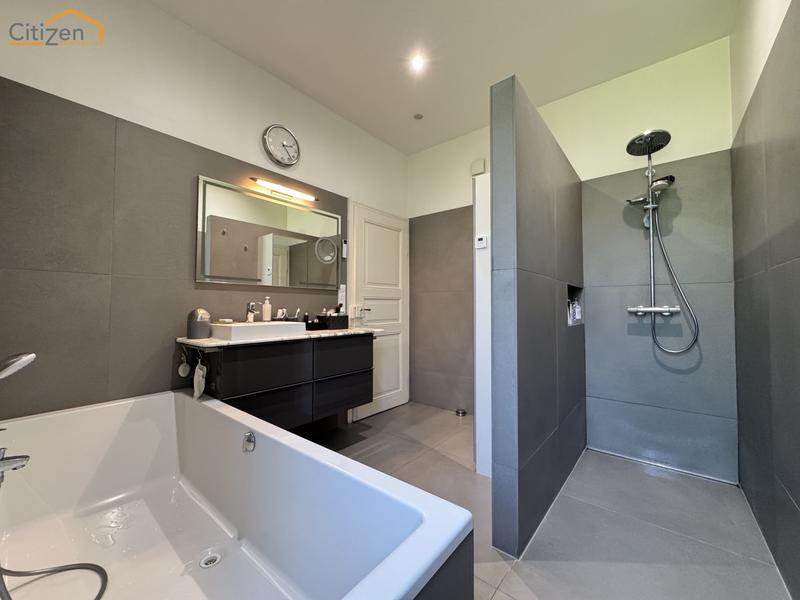 Appartement - 103 m² - 4 pièces