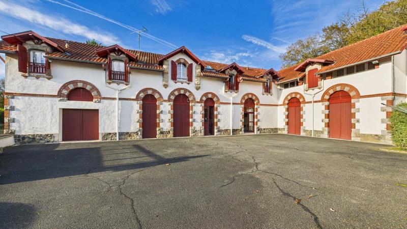 Maison - 200 m² - 9 pièces