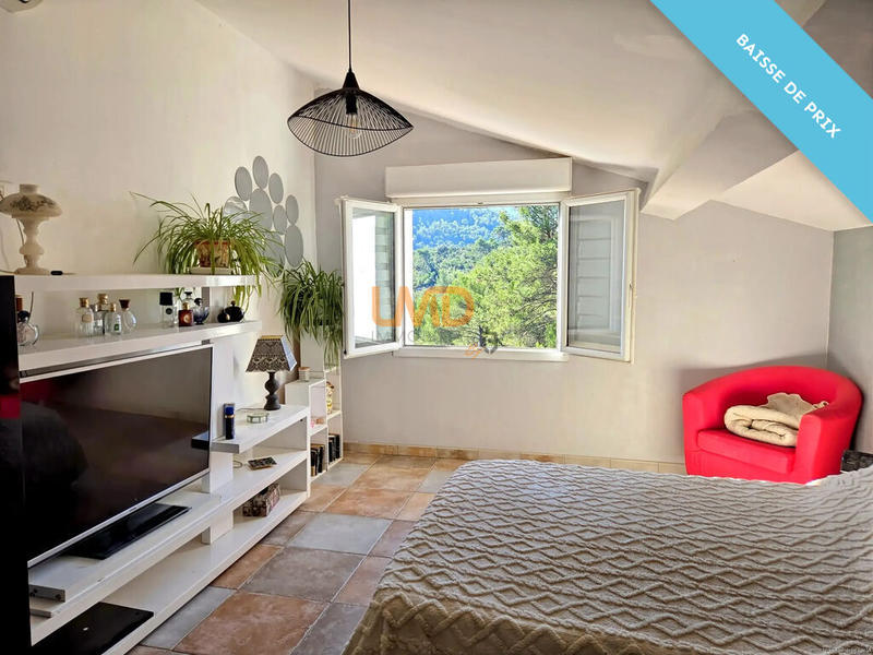 Propriété - 181 m² - 7 pièces