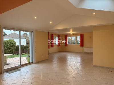 Maison - 250 m² - 8 pièces