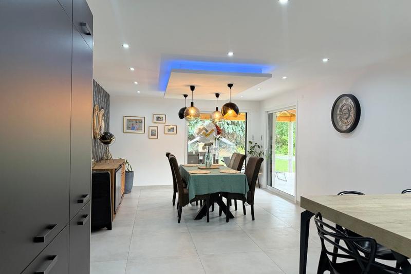 Maison contemporaine - 186 m² - 7 pièces