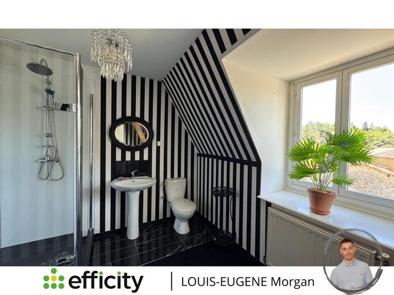 Demeure - 235 m² - 10 pièces