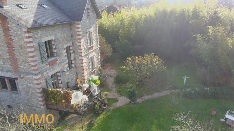 Maison - 225 m² - 10 pièces